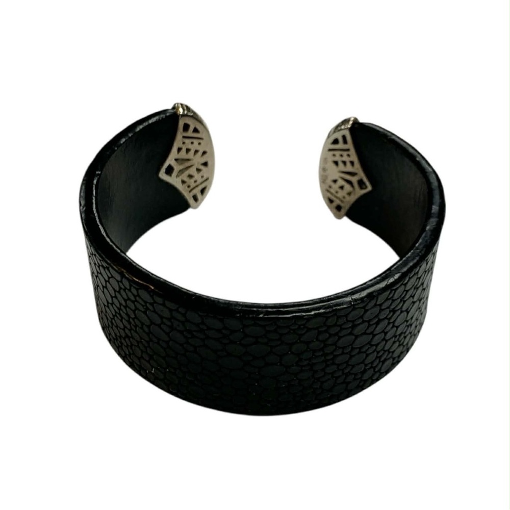 Elegant Black Textured Cuff Bracelet 925